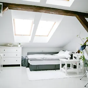 Apartment Hoza Attic Studio, Warschau