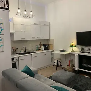 https://the-charming-studio-apartment-in-the-heart-of-the.krakowhotelspoland.com
